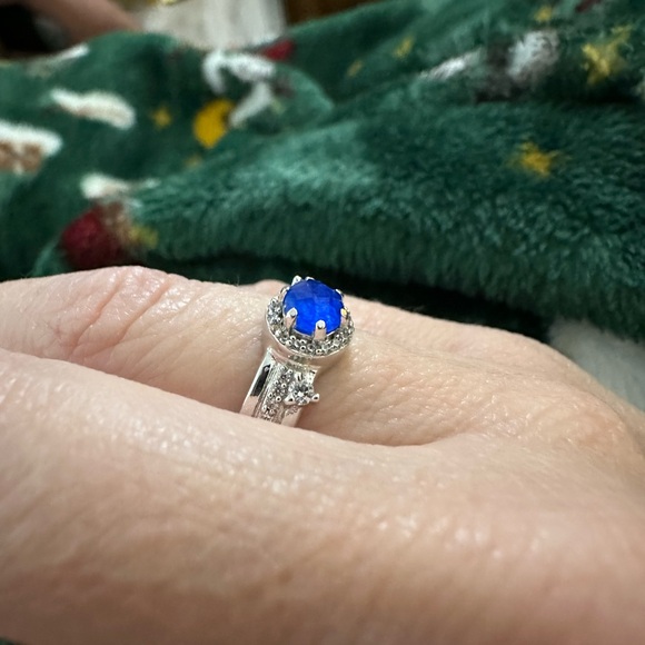 Dazzling Silver Ring with Royal Blue Gemstone - Picture 2 of 6